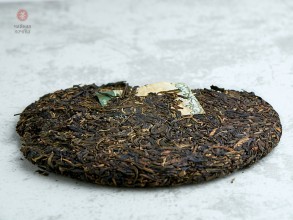 Шэн пуэр &quot;Мэнхай Синхай Жуй Чжао Хэ Сян&quot;, (Добрый знак и счастье), 357г., 2012г. Гонконгский склад купить в Минске, Шэн пуэр (зеленый)