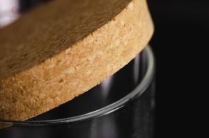 Банка стеклянная с крышкой из пробки 1.4л купить в Минске, Баночки и чайницы