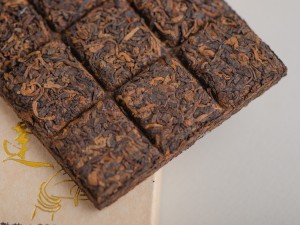  Шу пуэр &quot;Белый Лотос с Золотыми Иглами&quot;, Юн Чжень, 2023 г., 200 г. купить в Минске, Шу пуэр (черный)