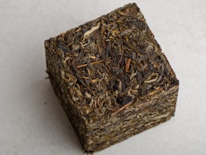 Шэн Пуэр &quot;Шэн Шань&quot; в форме куба, 2019 г., 400 г. (от господина Фэна) купить в Минске, Шэн пуэр (зеленый)