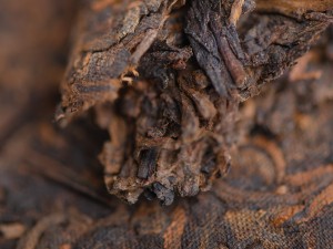 Шу пуэр &quot;Дед и Внуки&quot; (Ван Нянь Чжи Цзяо), завод Цзинь Хун Шань, 2009 г., 357 г. купить в Минске, Пуэр