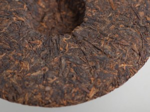 Шу пуэр &quot;Дед и Внуки&quot; (Ван Нянь Чжи Цзяо), завод Цзинь Хун Шань, 2009 г., 357 г. купить в Минске, Пуэр