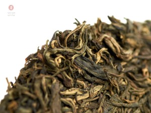 Шэн пуэр "Кун Цюэ Чжи Сян Шэн" Родина павлинов, ф-ка Пу Вэнь, 2006 г., 400 г. купить в Минске, Шэн пуэр (зеленый)