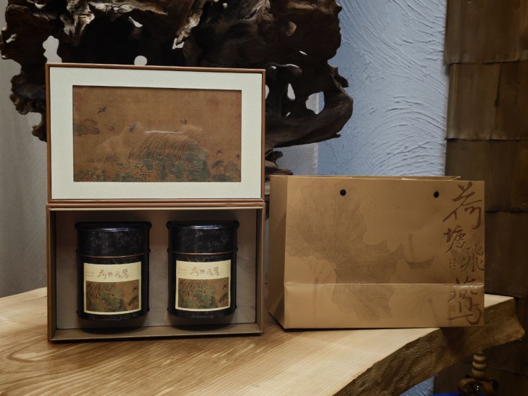 Подарочная упаковка для чая "Ласточки и Лотосы", 2 банки, пакет.  купить в Минске, Упаковка