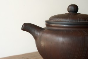 Чайник #2114, "Магнолия на тёмной коре", 180 мл., циньчжоуская керамика, Посуда