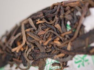  Шэн пуэр &quot;Бан Чжан Ван Гу Шу Ча Бин&quot;, Мэнхай, 2006 г., 357 г. купить в Минске, Шэн пуэр (зеленый)