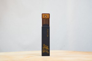 Китайское благовоние "Хайнаньское агаровое дерево", 35 шт. с подставкой, Благовония (Сян Дао)