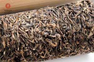 Шэн пуэр "Бу Лан Шань" в бамбуковом стволе, 2016 г., 500 г. купить в Минске, Шэн пуэр (зеленый)