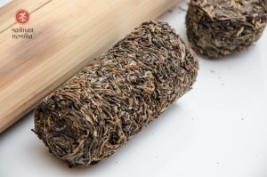 Шэн пуэр "Бу Лан Шань" в бамбуковом стволе, 2016 г., 500 г. купить в Минске, Шэн пуэр (зеленый)