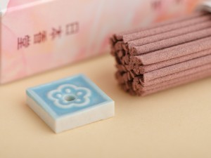 Японское благовоние Ka-Fuh White Plum (Белая Слива), 50 штук + подставка купить в Минске, Японские