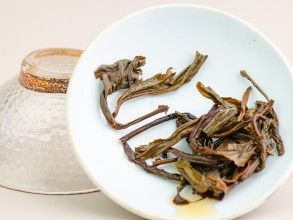 Шэн пуэр &quot;Мао Ча Чжан Сян&quot; (камфорный аромат), Бано Ча Шань, 2016 г. купить в Минске, Шэн пуэр (зеленый)