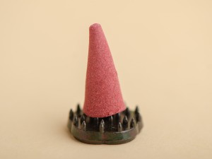  Японское благовоние KAY Pomegranate Cone (Гранат), 12 конусов + подставка купить в Минске, Благовония