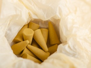  Японское благовоние KAY Osmanthus Cone (Османтус), 12 конусов + подставка купить в Минске, Благовония