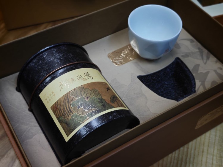 Подарочная упаковка для чая "Лотосы и Ласточки", банка и пиала, пакет.  купить в Минске, Упаковка